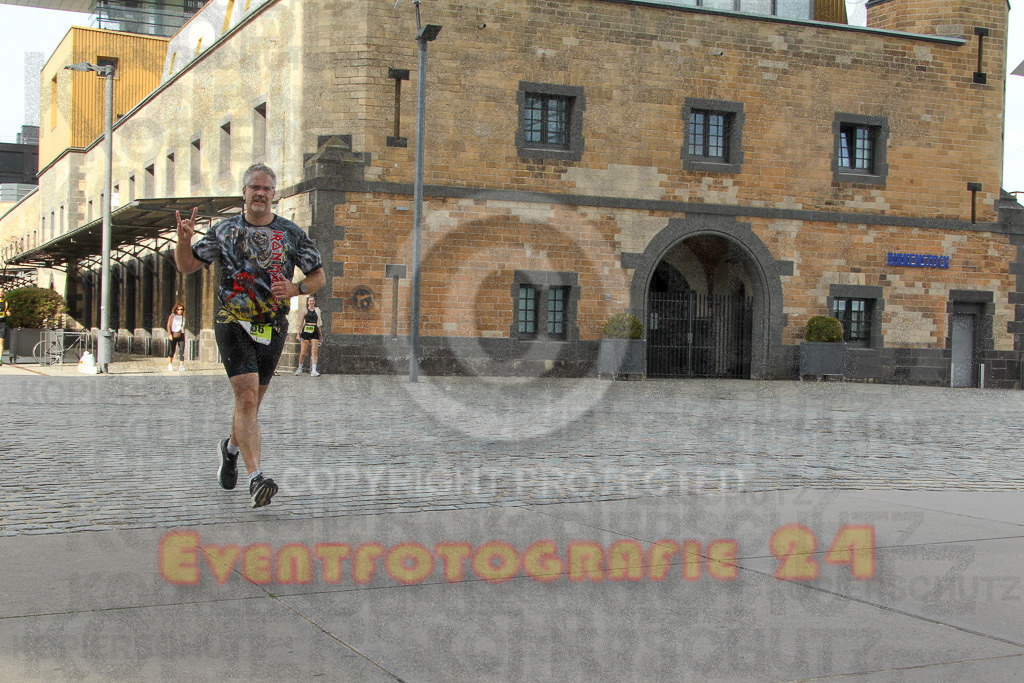 250920_1536_EV4_9289 | Sportfotografie im Rhein-Sieg Kreis, Köln, Bonn, NRW, Rheinland Pfalz, Hessen, etc. Unser Tätigkeitsfeld umfasst den Laufsport vom Volkslauf über den Marathon, Duathlon, Triathon bis zum Ultralauf wie Kölnpfad Ultra oder Schindertrail.