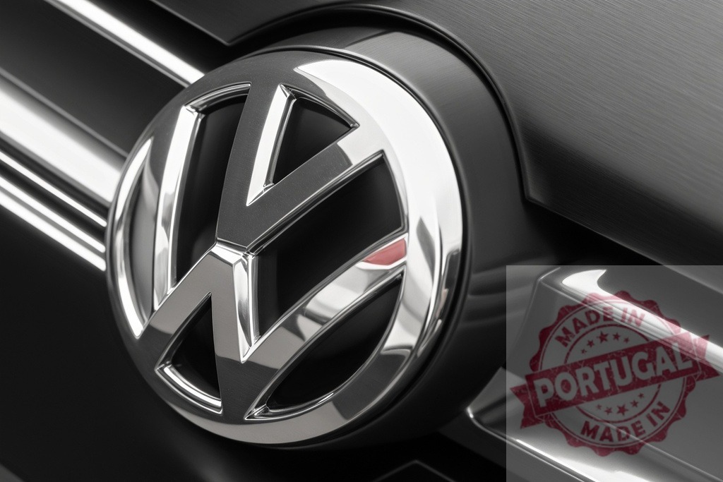 Volkswagen logo representing automotive brand identity | Volkswagen chrome emblem reflecting on a vehicle grill - Realisiert mit Pictrs.com