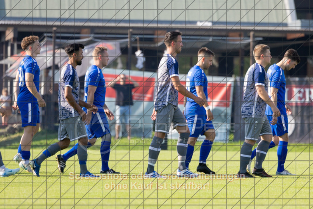 20250618_183831_0061 | #,SG Erkenbrechtsweiler-Hochwang (blau) vs. TSV Berkheim (grau), Fußball, Entscheidungsspiel 2 in Bezirksliga - Bezirk Neckar/Fils, Saison 2024/2025, Rasenplatz, Erlengarten 37, 73087 Bad Boll, 18.06.2025 - 18:30 Uhr,Foto: PhotoPeet-Sportfotografie/Peter Harich