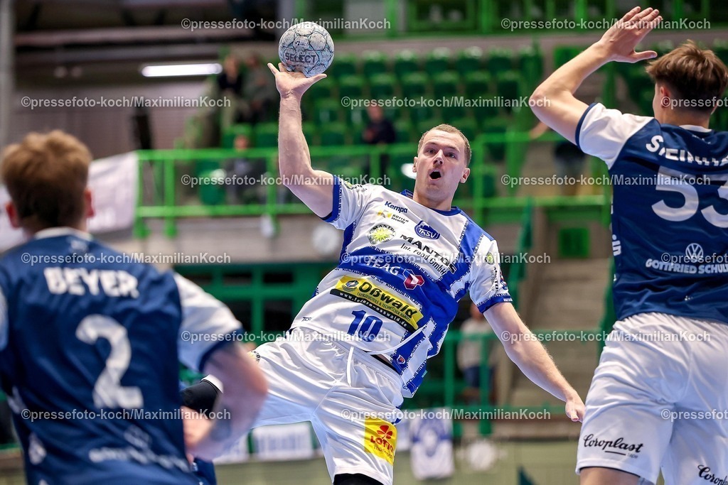 BHC11122501049 | 11.12.2025, Handball, HBL, Bergischer HC - ThSV Eisenach, Unihalle Wuppertal: Fynn Hangstein (Eisenach #10) findet keinen Weg zum Wurf 