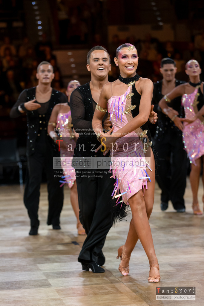 20241109_DM-Formationen_Vorrunde_0725 | Tanzsportbilder, Standardtanz, Lateintanz, WDSF, DTV, LTVB, dancecomp, goc, hessen tanzt, blaues band der spree, walzer, tango, wiener walzer, slowfox, quickstepp, samba, rumba, cha-cha-cha, paso doble. jive, hd-kroft photography, turniertanzsport