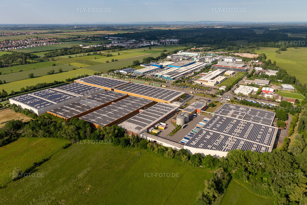 Luftbild: Industrie- und Gewerbegebiet Landau Ost mit Michelin Reifenwerke und APL Automobil-Prüftechnik Landau GmbH in Landau in der Pfalz im Bundesland Rheinland-Pfalz in Deutschland. Foto: IMG_126967.jpg vom 02.06.2021 durch Werner Riehm/FLY-FOTO.de