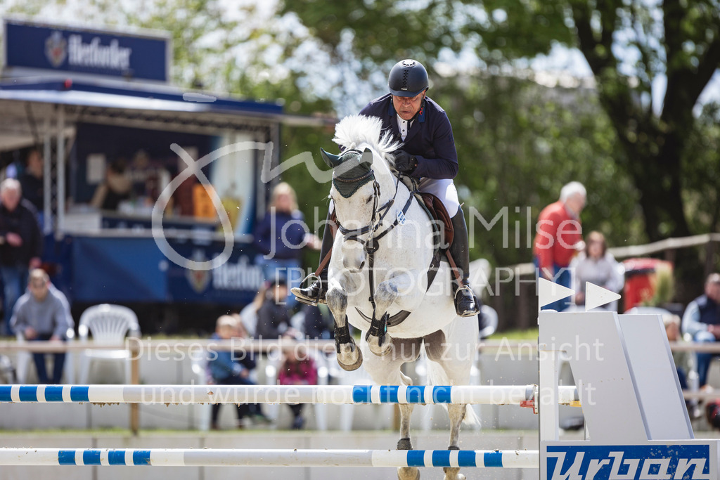 240428_Spenge_M2-Spr-112 | Deine schönsten Turniermomente als professionelle Fotos! Entdecke hochwertige Pferdesport-Fotografie im Online-Shop. Jetzt Fotos finden & bestellen!