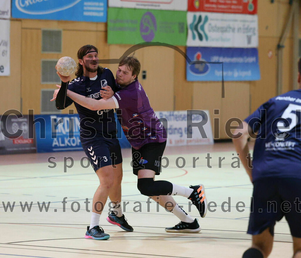 2023-12-09_094_SpVgg_Altenerding_gegen_TSV_Indersdorf | Erding, Deutschland, 09.12.2023:
Handball, Bezirksoberliga Männer 2023 / 2024, 10. Spieltag, SpVgg Altenerding gegen TSV Indersdorf, Endergebnis: 42:25

Tobias Bärsch (TSV Indersdorf, #3), Niklas Fleps (SpVgg Altenerding, #17)

Foto: Christian Riedel / fotografie-riedel.net