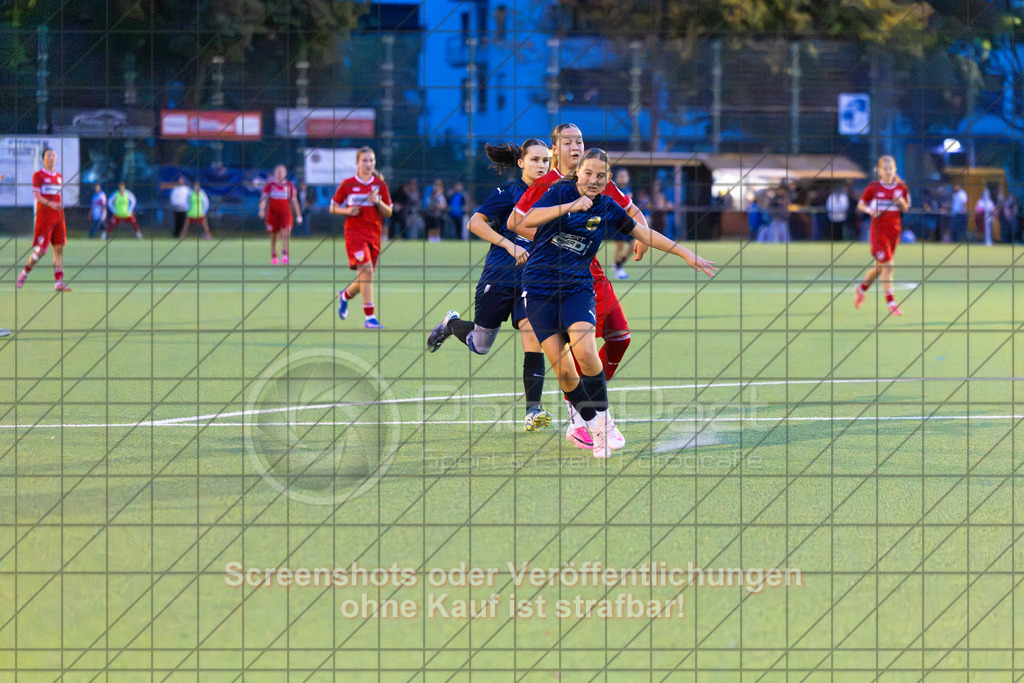 20261007_190318_0067_(c)_by_PhotoPeet | #,ASV Spartania Eislingen (blau) vs. VFB Stuttgart (rot), Fußball, Verbandspokal der B-Juniorinnen,  Saison 2026/2027, Kunstrasenplatz, Öschhalle, 73054 Eislingen, 07.10.2026 - 18:30 Uhr,Foto: PhotoPeet / Sport- &amp; Eventfotografie / Peter Harich