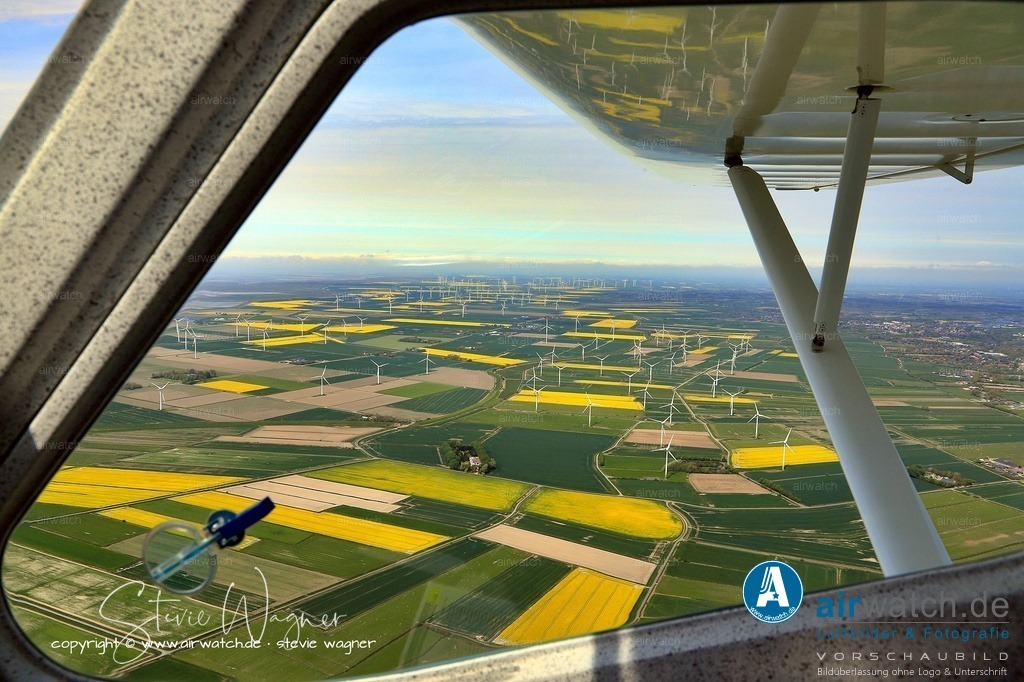 Bredstedter Koog - Gemeinde Reußenköge im Kreis Nordfriesland - Luftbild  | Entdecken Sie atemberaubende Luftbilder und Fotografien auf airwatch.de - Tauchen Sie ein in eine Welt voller faszinierender Aufnahmen aus der Vogelperspektive.