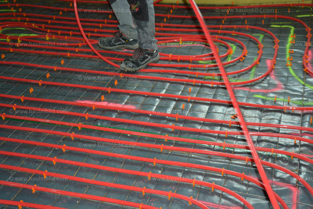 bib-lg16-heizung-0047 | Nach LV-Leistungsgruppen sortierte Detailfotos über den Bau eines Hauses. Alle Hausbau-Bilder direkt vom Urheber und Autor der Website Haus-Selber-Bauen.com