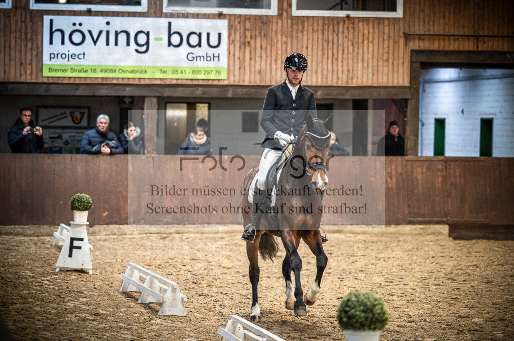 Hallenreittunier Voxtrup 2023 | Entdecke hochwertige Reitturnierfotos von Foto Oger. Professionell, emotional und authentisch – jetzt Lieblingsmomente im Shop bestellen.Deutschlandweite Turnierfotografie. - Realisiert mit Pictrs.com