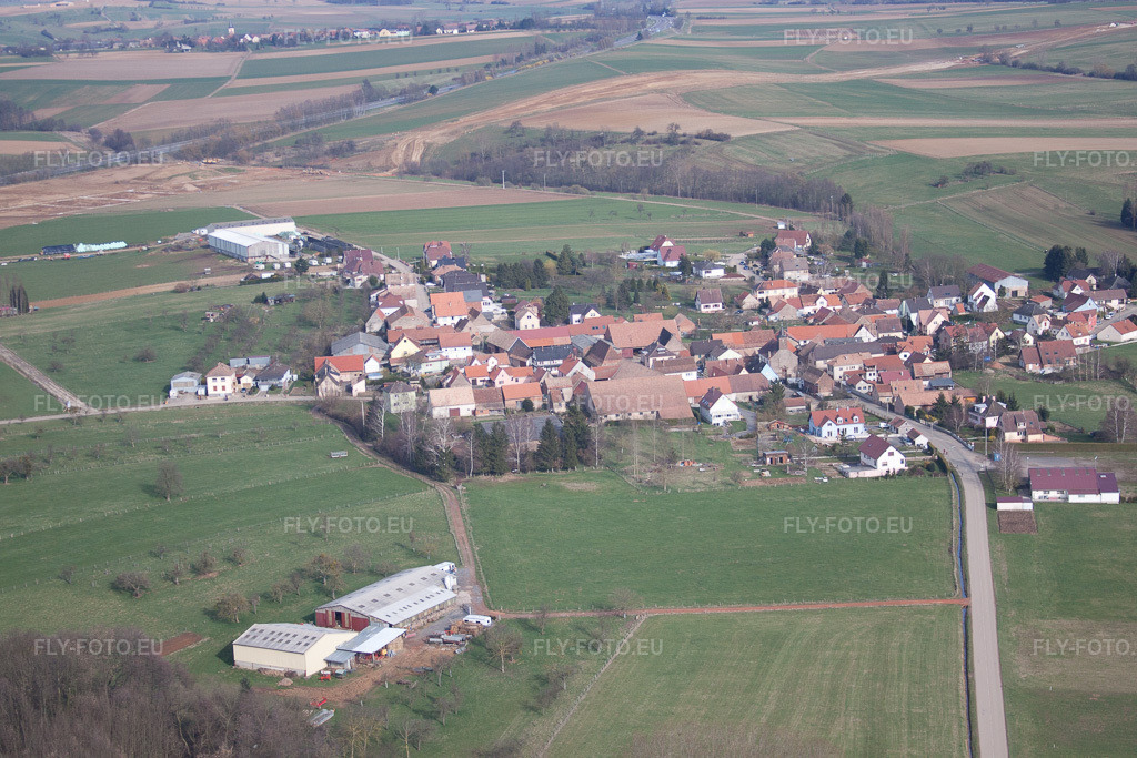 Vue aérienne: Vue de la ville à Steinbourg dans le département Bas Rhin, France. Photo: IMG_38571.jpg prise le 20/03/2011 par Werner Riehm/FLY-FOTO.eu – Résolution de l'original: 4752 x 3168 px