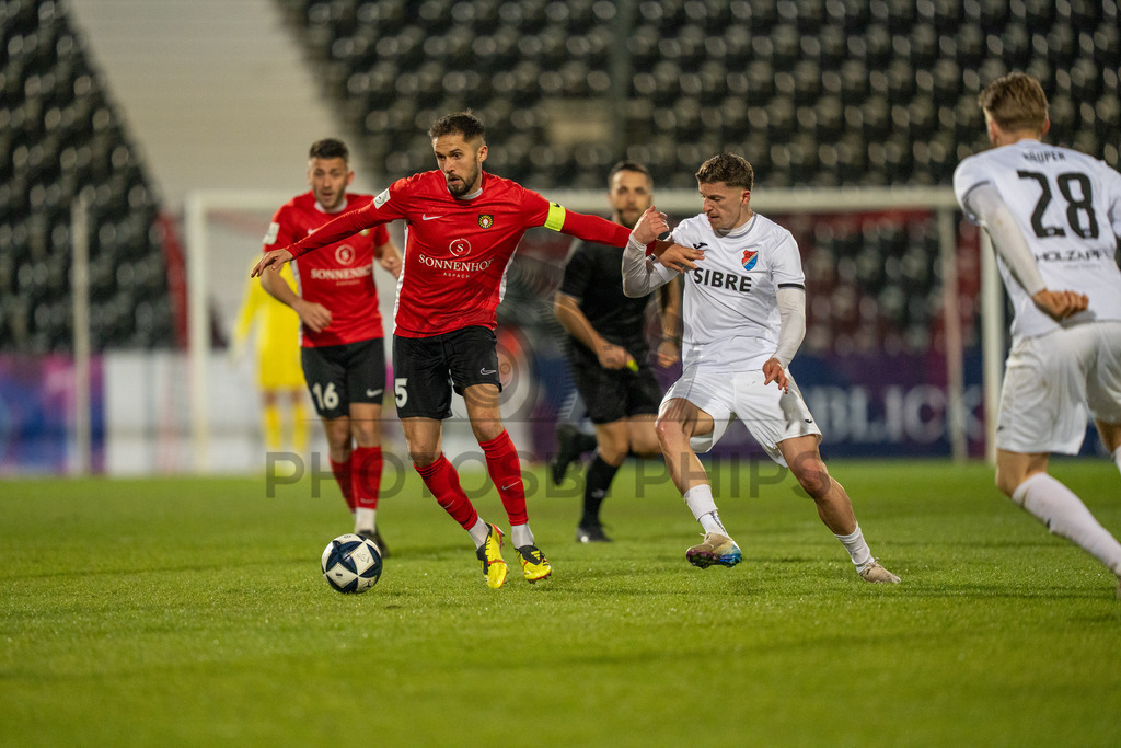 SG Sonnenhof Grossaspach vs. TSV Steinbach Haiger, Fussball, Regionalliga Suedwest, 25. Spieltag, 20.03.2026 | Volkan Celiktas (SG Sonnenhof Großaspach, #05),SG Sonnenhof Grossaspach vs. TSV Steinbach Haiger, Fussball, Regionalliga Suedwest, 25. Spieltag, 20.03.2026Foto: photosbyphips/Philip Ziegler