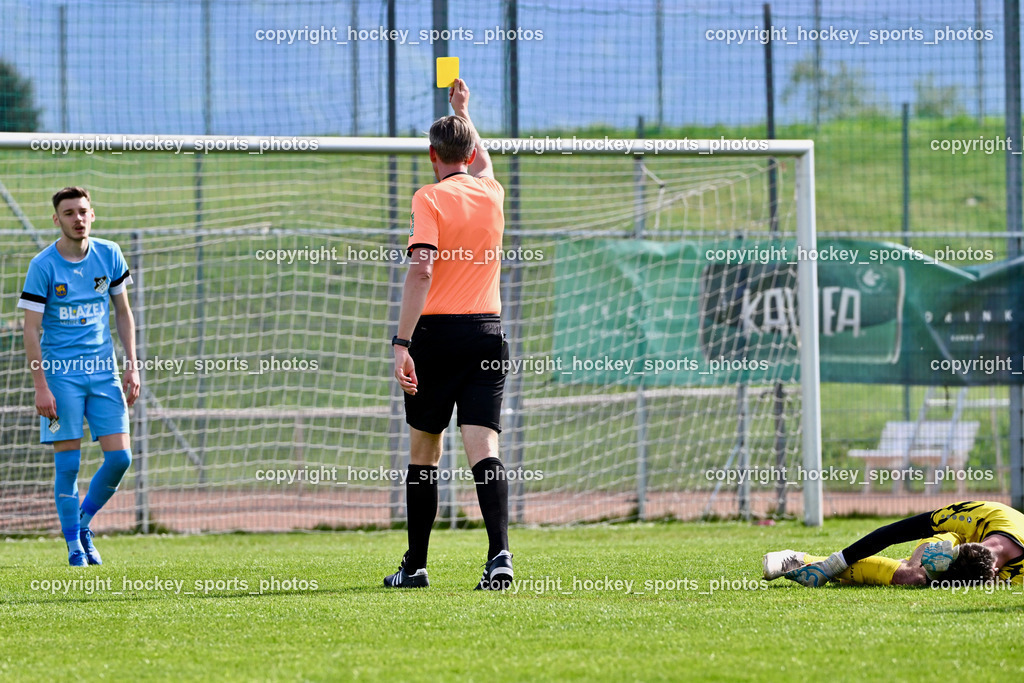 SC Landskron vs. SVG Bleiburg | #28 Al Mahic SVG Bleiburg, Martin Begusch Referee, #22 Alexander Jürgen Pöschl SC Landskron, Gelbe Karte, SC Landskron vs. SVG Bleiburg, SC Landskron vs. SVG Bleiburg am 28.04.2024 in Villach (Sportzentrum Landskron), Austria, (Photo by Bernd Stefan)