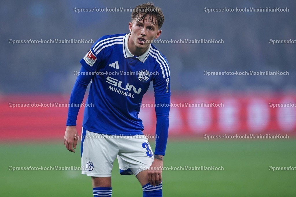 S0401022502119 | 01.02.2025, Fußball, FC Schalke 04 - 1. FC Magdeburg, 2.. Fußball Bundesliga, 20. Spieltag, Veltins-Arena Gelsenkirchen, Saison 2024 2025: Max Grüger (S04 #37)DFB regulations prohibit any use of photographs as image sequences and or quasi-video.