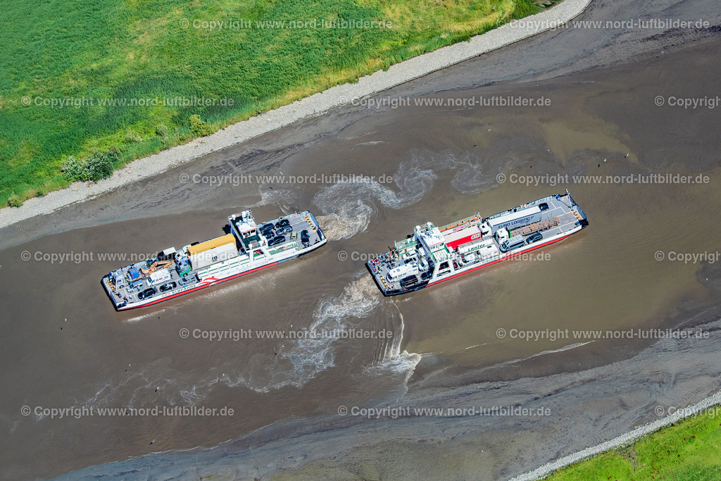 Wischhafen_FRS_Elbfähren_Wilhelm_Krooss_Ernst_Sturm_ELS_3127020822 | WISCHHAFEN 02.08.2022 Anlegende Fähr- Schiffe im Hafen in Wischhafen "Wilhelm Krooss und der Ernst Sturm" im Bundesland Niedersachsen, Deutschland. Weiterführende Informationen bei: Elbfähre Glückstadt Wischhafen GmbH & Co,  FRS Elbfähre Glückstadt Wischhafen GmbH. // Docking ferry ships in the port in Wischhafen "Wilhelm Krooss und der Ernst Sturm" in the state Lower Saxony, Germany. Further information at: Elbfaehre Glueckstadt Wischhafen GmbH & Co,  FRS Elbfaehre Glueckstadt Wischhafen GmbH. Foto: Martin Elsen