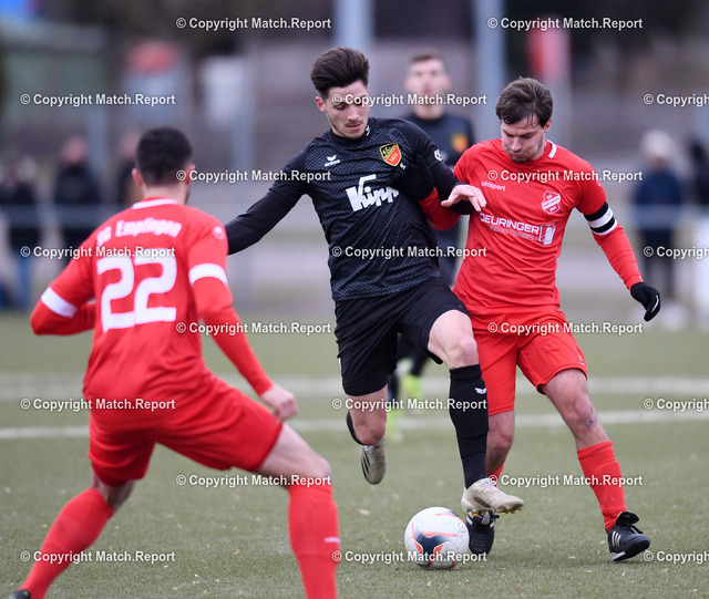 Fussball Freundschaftsspiel SG Empfingen - FC Holzhausen | Fussball 2021/2022    22.01.2022Freundschaftsspiel SG Empfingen - FC HolzhausenNico Rebmann (SG Empfingen,li)  und Marcel Trick (SG Empfingen,re) gegen Pascal Schoch (FC Holzhausen, Mitte)FOTO: ULMER PressebildagenturxxNOxMODELxRELEASExx