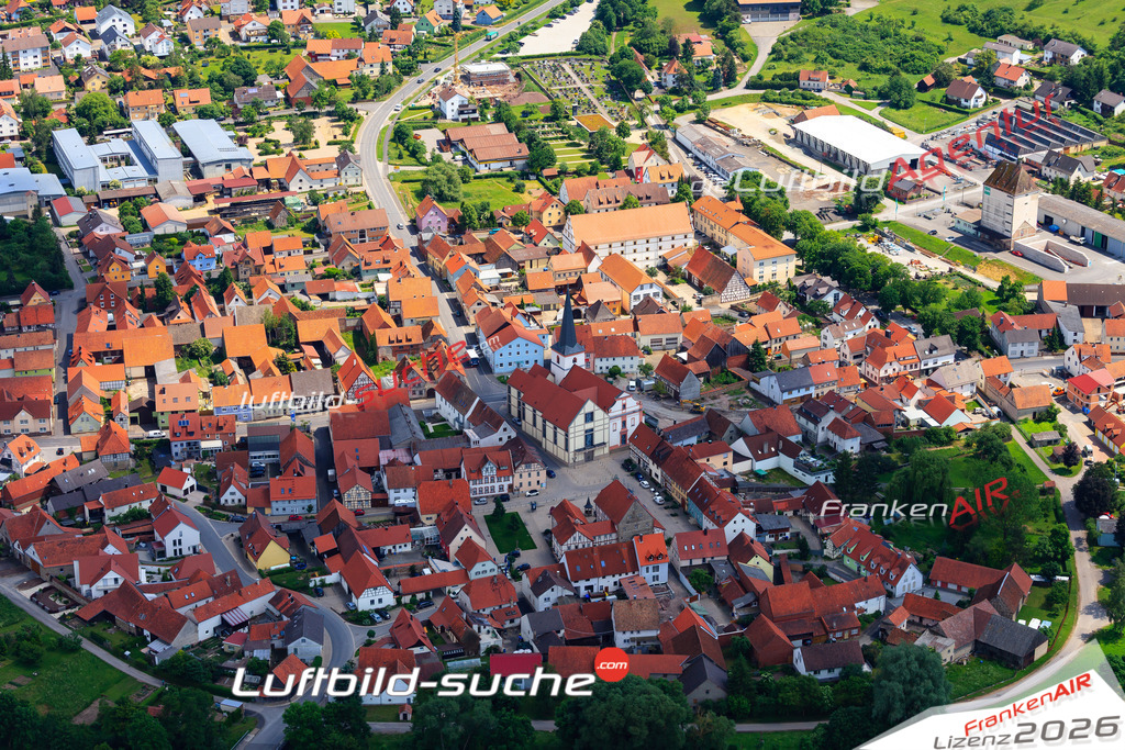Die Luftaufnahme der Stadt Stadtlauringen wurde vom UL-Flugzeug heraus erstellt ( keine Drohne )- hohe Auflösung für beste Qualität