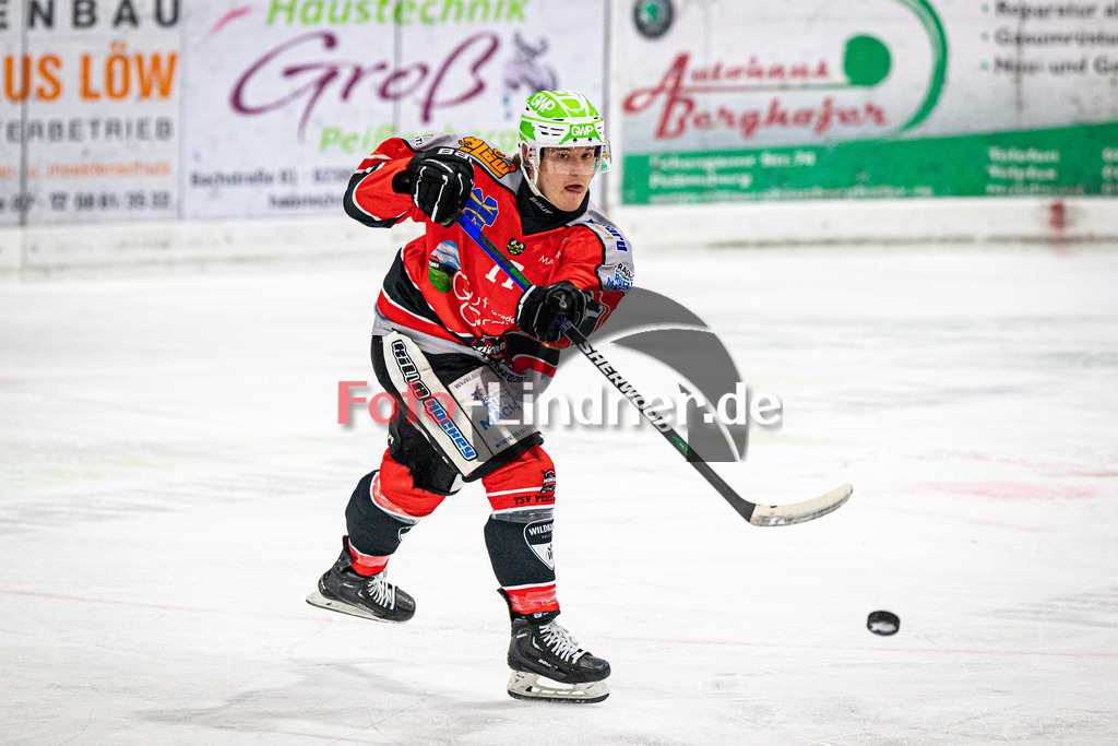 TSV Peißenberg MINERS gegen VfE Ulm/Neu Ulm DEVILS | Eishockey Bayernliga Herren Vorrunde 2024/25, TSV Peißenberg MINERS gegen VfE Ulm/Neu Ulm DEVILS, 20250105,Bernhard SCHMID (MINERS 77) in Aktion, Freisteller,2025-01-05 in Peißenberg (Eisstadion Peißenberg)Bernhard SCHMID (MINERS 77)Copyright: WolfgangxLindner foto-lindner.de