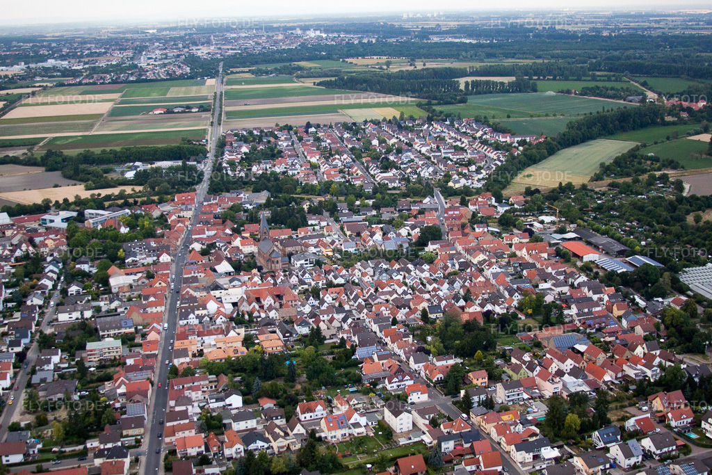 Luftbild: Ortsansicht von Süden im Ortsteil Bobenheim in Bobenheim-Roxheim im Bundesland Rheinland-Pfalz in Deutschland. Foto: IMG_69072.jpg vom 24.06.2014 durch Werner Riehm/FLY-FOTO.de