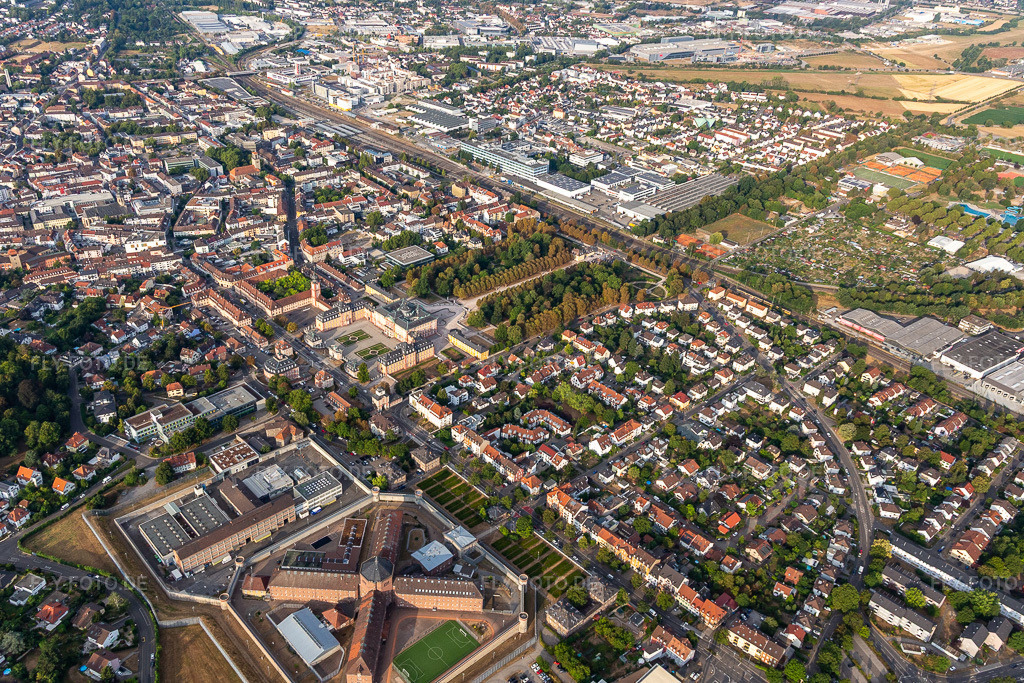 Luftbild: Justizvollzugsanstalt Bruchsal in Bruchsal im Bundesland Baden-Württemberg in Deutschland. Foto: IMG_134148.jpg vom 26.08.2022 durch Werner Riehm/FLY-FOTO.deJustizvollzugsanstalt Bruchsal