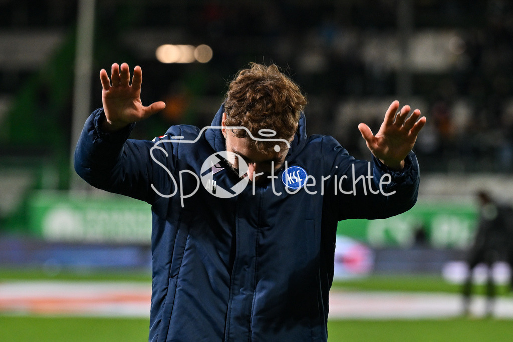 SpVgg Greuther Fürth - Karlsruher SC | FUERTH, GERMANY - OCTOBER 24: the team of Karsluhe - Fabian SCHLEUSENER (Karlsruher SC 24) his birthday - celebtrating with the fans after the 2. bundesliga match between SpVgg Greuther Fuerth vs. Karlsruher SC on matchday 10 at Sportpark Ronhof Thomas Sommer on October 24, 2025 in Fuerth, Germany / DFL REGULATIONS PROHIBIT ANY USE OF PHOTOGRAPHS AS IMAGE SEQUENCES AND/OR QUASI-VIDEO