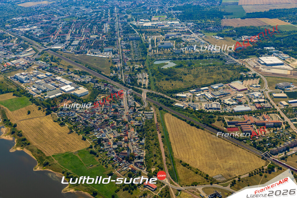 Schöne Luftaufnahme als Geschenk in Schönebeck-Frohse Schönebeck - Die Luftbildaufnahme wurde 2025 vom UL-Flugzeug heraus erstellt ( keine Drohne ) - Hochauflösende Luftaufnahme -Nicht vergleichbar mit Google Maps oder Satelittenbilder- Die Geschenkidee !Mit Lizenz und Bildrechte bestellbar