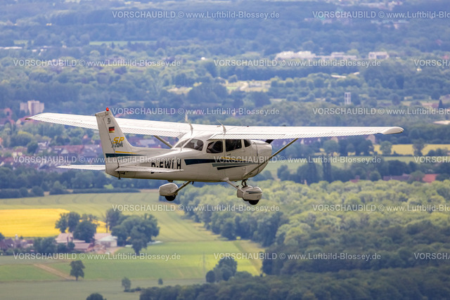 Hamm220601365Cessna_EWLH-1 |  Luftbild air to air, Cessna 172S Skyhawk SP auf einem Rundflug über Hamm, Allgemeine Luftfahrt, Privatfliegerei, Heessen, Hamm, Ruhrgebiet, Nordrhein-Westfalen, Deutschland