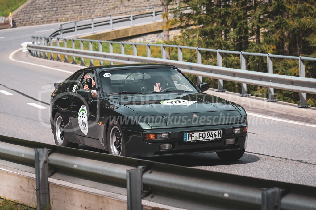 21. Arosa ClassicCar 2025 - 7. =September= 2025 | Lara Sue Oberle aus Apples (SUI) in einem Porsche 944 aus dem Jahre 1982 mit Startnummer 280 am Arosa ClassicCar 2025 in der Kategorie Classic Trophy..@arosaclassiccar, @arosa.official, #arosaclassiccar, #arosa, #76curves, #classiccarBild: Sportfotografie Markus Aeschimann | www.markus-aeschimann.ch - Realisiert mit Pictrs.com