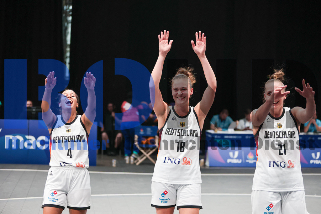 SES_RRG3x320250720-249 | bond - Realisiert mit Pictrs.com