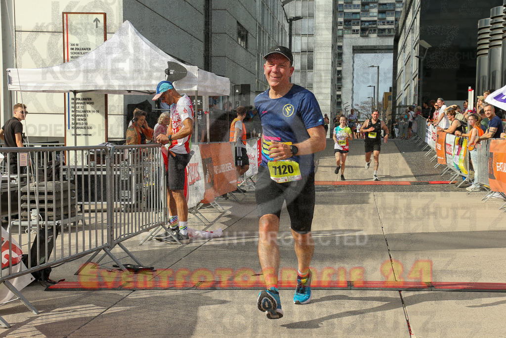 250920_1532_EX1_9937 | Sportfotografie im Rhein-Sieg Kreis, Köln, Bonn, NRW, Rheinland Pfalz, Hessen, etc. Unser Tätigkeitsfeld umfasst den Laufsport vom Volkslauf über den Marathon, Duathlon, Triathon bis zum Ultralauf wie Kölnpfad Ultra oder Schindertrail.