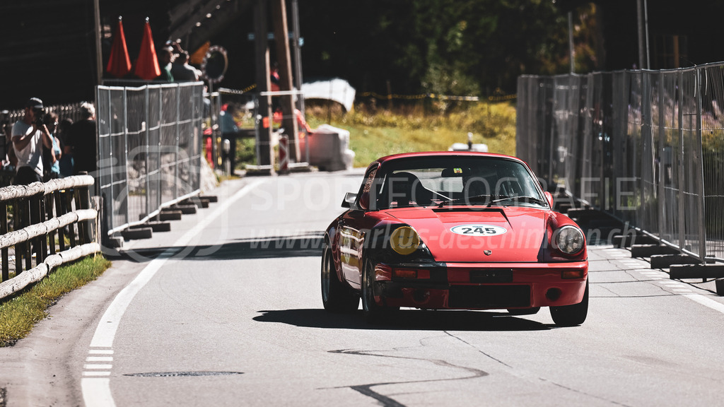 19. Arosa ClassicCar 2023 - 2. September 2023 | 19. Arosa ClassicCar 2023
Arosa, Schweiz
Schwob Sven aus Basel mit der Startnummer 245 in einem Porsche 911 Turbo 1, Jahrgang 1980, in der Klasse Classic Trophy.
@arosaclassiccar, @arosa.official, #arosaclassiccar, #arosa, #76curves, #classiccar
Bild: Sportfotografie Markus Aeschimann | www.markus-aeschimann.ch - Realisiert mit Pictrs.com