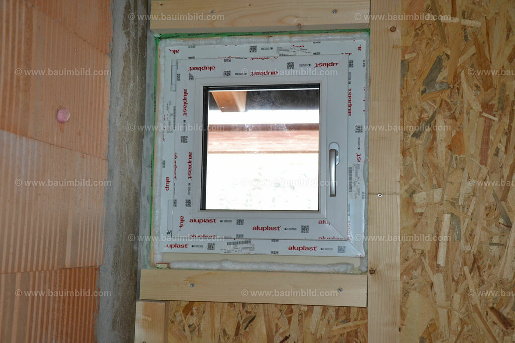 bib-lg14-fenster-0052 | Nach LV-Leistungsgruppen sortierte Detailfotos über den Bau eines Hauses. Alle Hausbau-Bilder direkt vom Urheber und Autor der Website Haus-Selber-Bauen.com