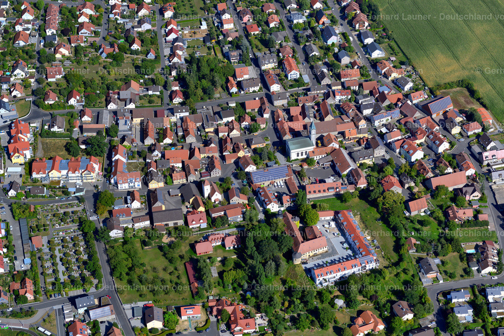 3650400 | ROTTENBAUER 31.08.2016 Wohngebiet - Mischbebauung der Mehr- und Einfamilienhaussiedlung  in Rottenbauer im Bundesland Bayern, Deutschland // Residential area - mixed development of a multi-family housing estate and single-family housing estate  in Rottenbauer in the state Bavaria, Germany Foto: Gerhard Launer