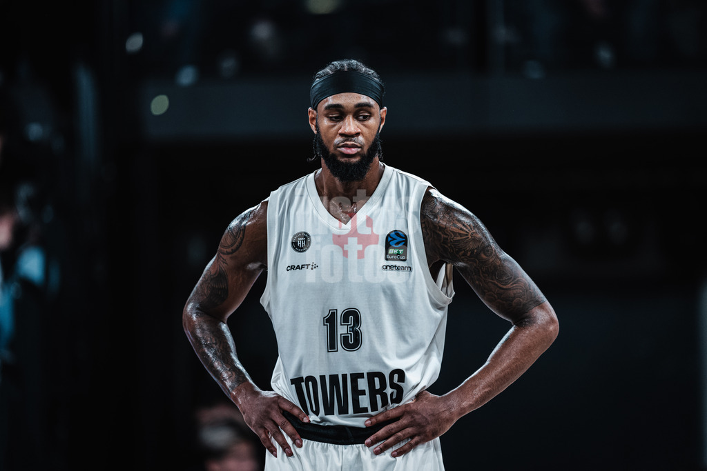 Basketball | Männer | Saison 2023/2024 | BKT EuroCup | Veolia Towers Hamburg vs. Umana Reyer Venice | 06.02.2024 | Vincent King (#13, Veolia Towers Hamburg) guckt bedröppelt