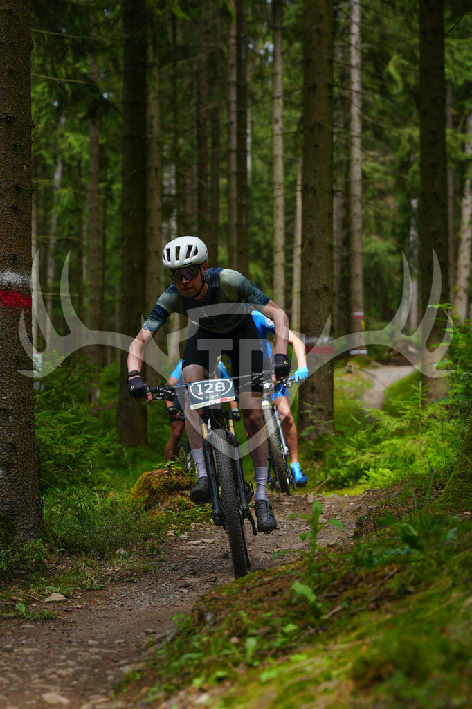 FC603543 | Fotogalerie der Treibjagd im Dunkelwald - Dein MTB Etappenrennen im Erzgebirge - Realisiert mit Pictrs.com