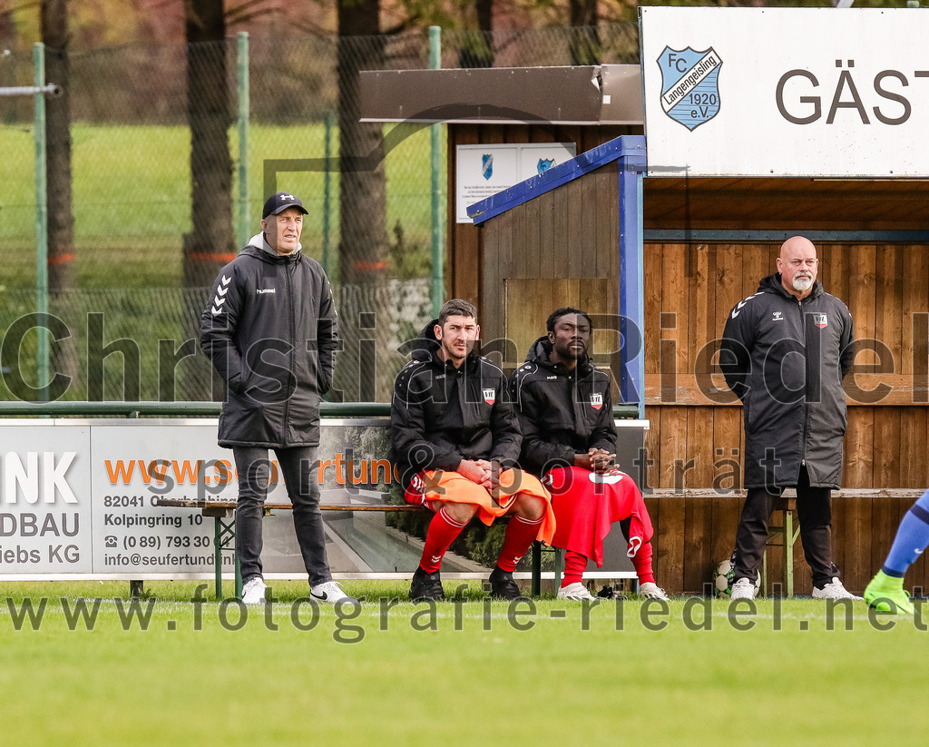 2023-11-04_006_FC_Langengeisling_gegen_VfL_Waldkraiburg | Erding, Deutschland, 04.11.2023:
Fußball, Bezirksliga Oberbayern Ost 2023 / 2024, 16. Spieltag, FC Langengeisling gegen VfL Waldkraiburg, Endergebnis: 2:0

Foto: Christian Riedel / fotografie-riedel.net