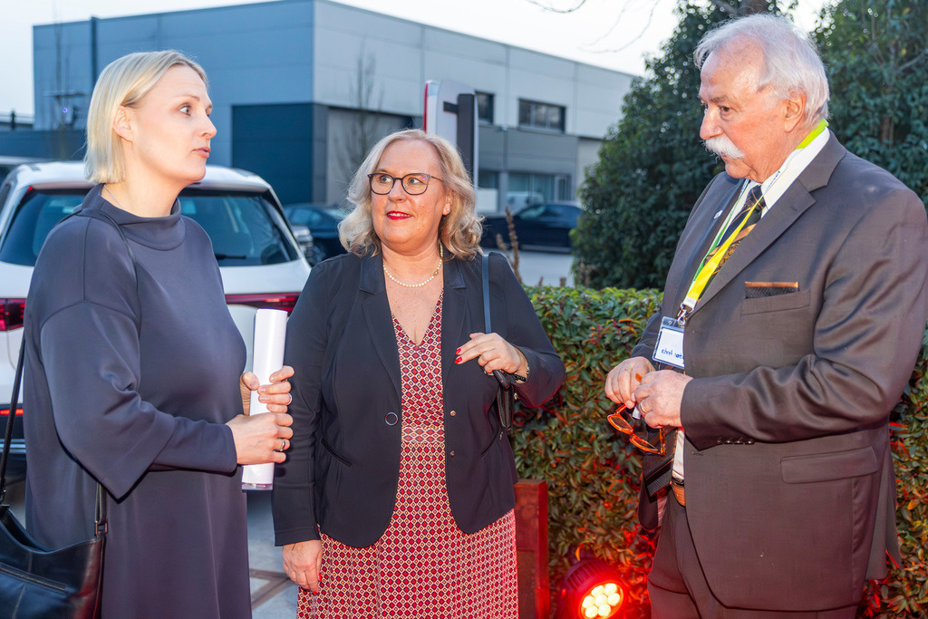 top-top.de 260306-013 | Foto, Video, Fotografie, Videografie, Fotobox, DJ, Discjockey, Musik, Musikbox, Veranstaltung, Photobooth, Amazon, Ebay, Buchtipp, Bestseller, Autor, Verlag, Buch, Wesel, Hamminkeln, NRW, Dinslaken, Rees, Drohne, Hochzeit, Party, Fotobox, Wesel, Fotograf