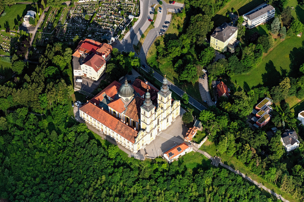 dr__0025347.jpg | GRAZ 24.06.2019 Kirchengebäude der Wallfahrtskirche Basilika Mariatrost in Graz in Steiermark, Österreich. // Church building of Wallfahrtskirche Basilika Mariatrost in Graz in Steiermark, Austria. Foto: Daniel Reiter