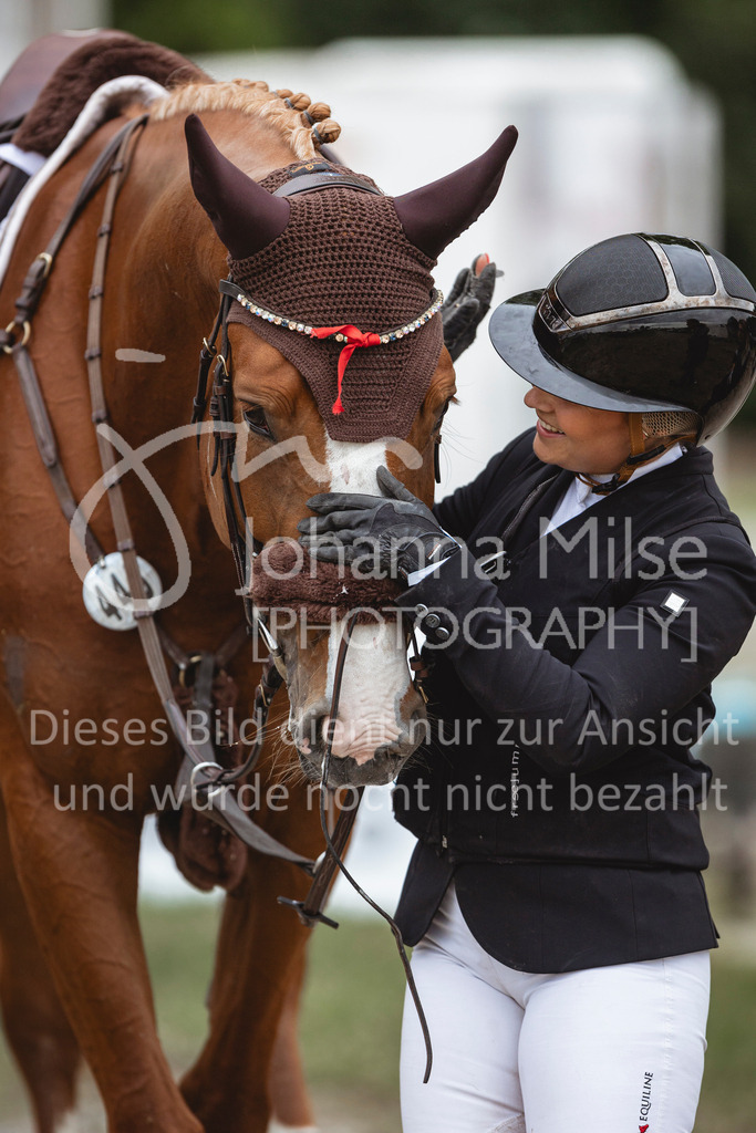 240712_BHO_A2-Springen-2-211 | Deine schönsten Turniermomente als professionelle Fotos! Entdecke hochwertige Pferdesport-Fotografie im Online-Shop. Jetzt Fotos finden & bestellen!
