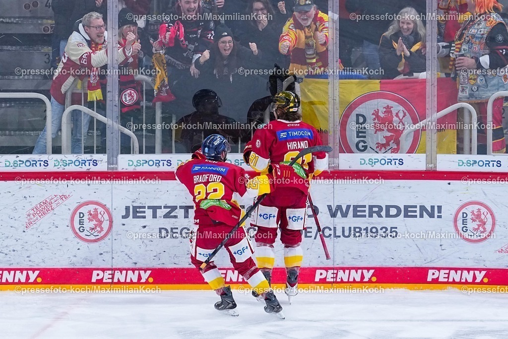 xYDRx20012601027 | 20.01.2026, xydrx, Eishockey, DEL2, Düsseldorfer EG - Blue Devils Weiden, PSD Bank Dome Düsseldorf: Torjubel nach dem Tor zum 1:1 für die Düsseldorfer EG durch Torschütze Yushiroh Hirano (Düsseldorfer EG #91) zusammen mit Erik Brandford (Düsseldorfer EG #22)    Photo: xYannisxDreimannxPressefotoKochx