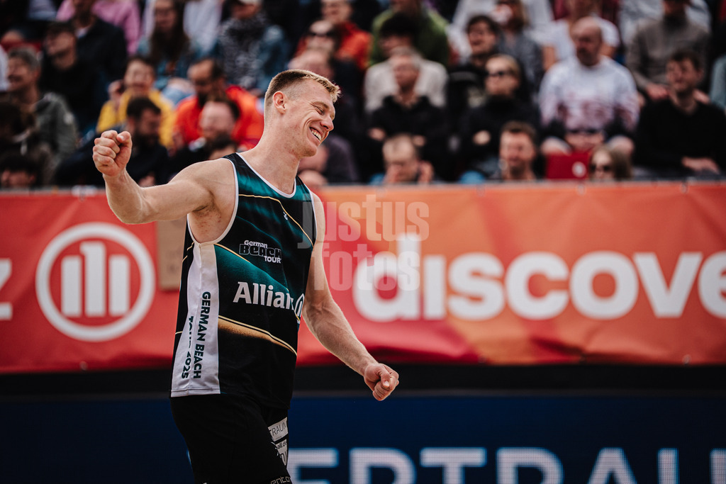 Beachvolleyball | Männer | Allianz German Beach Tour 2025 | Tourstop Bremen | 15.06.2025 | Jonas Reinhardt jubelt
