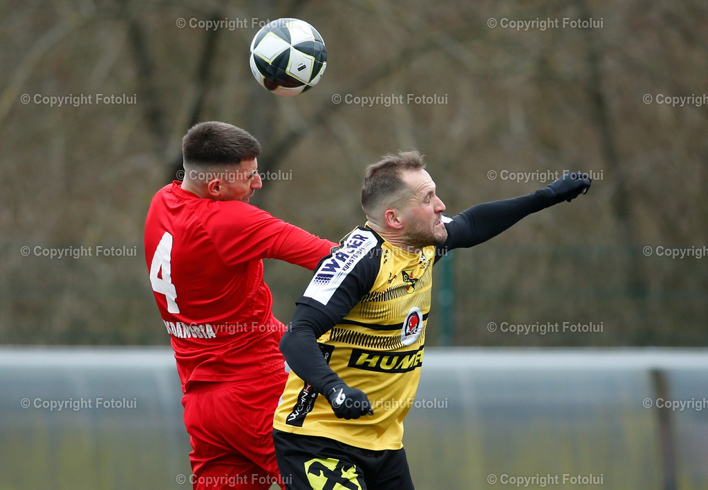 A_LUI_15032025_05 | SPORT FUSSBALL LL.OST E ASKOE OEDT 1B -GUNSKIRCHEN 15.03.IM BILD : JOVAN PETROVIC (OEDT1B) UND MARTIN HEGEDUES (GUNSKIRCHEN)FOTO:OEDT