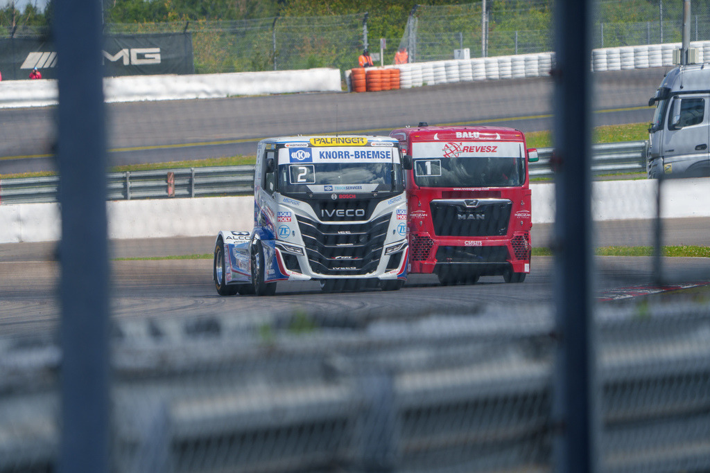 A7408191 | 14.07.2024 Goodyear FIA European Truck Racing Championship (ETRC) NürburgringBild: Zweikampf um die Führung zwischen #2 Jochen Hahn im IVECO und #1 Norbert Kiss im MAN - Realisiert mit Pictrs.com