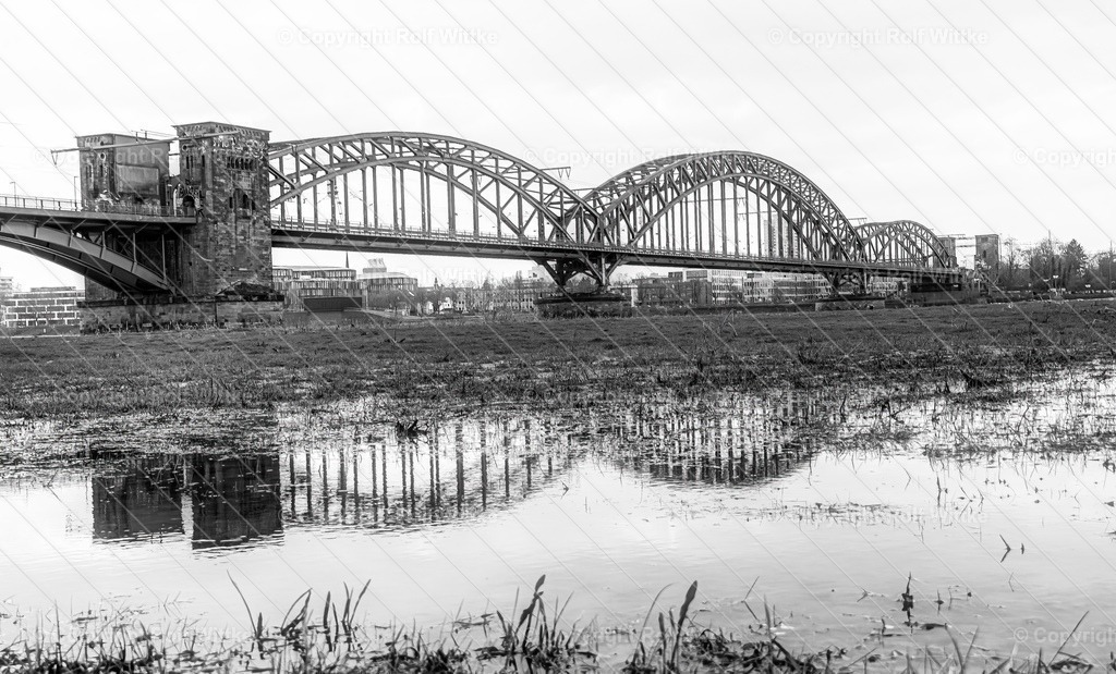 brücke spiegelung | Rolf Wittke  - Realisiert mit Pictrs.com