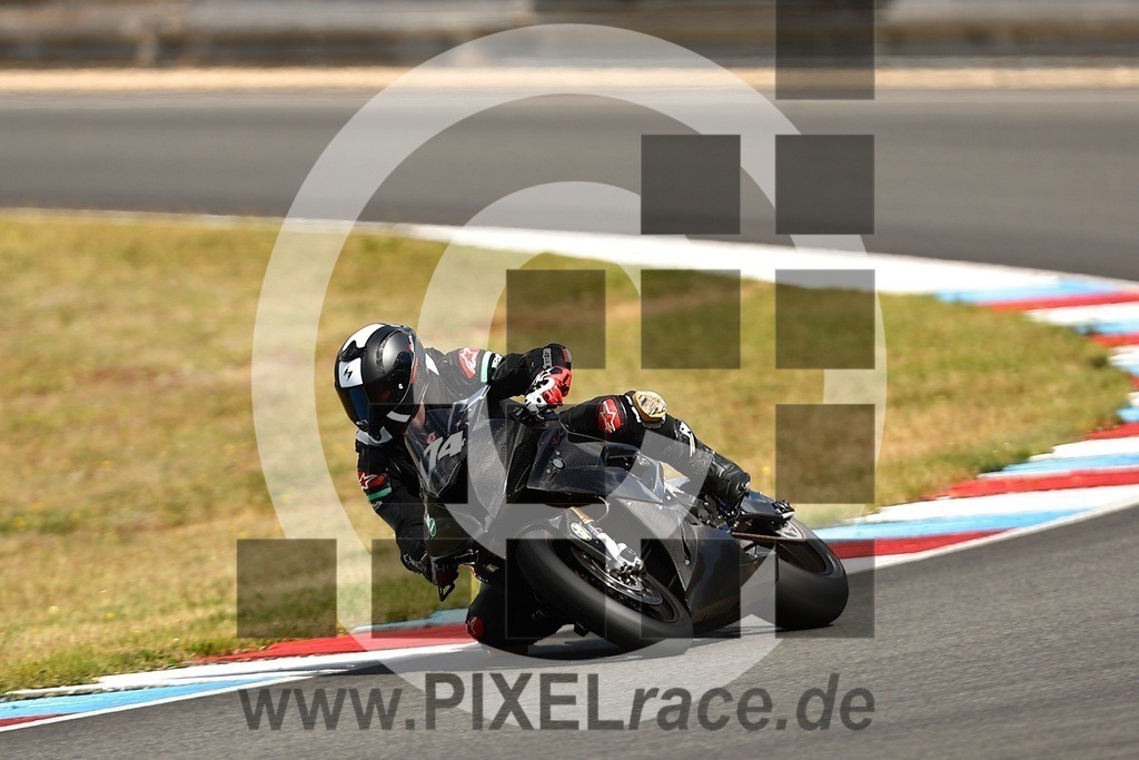 0174-20250830_06493 | Schöne Erinnerungen an spannende Momente - das festzuhalten ist unser Job. PIXELrace.de ist seit 2003 auf den Rennstrecken Europas unterwegs um die Action draußen beim Fahren und die wunderbare Stimmung imm Fahrerlager für euch einzufangen.