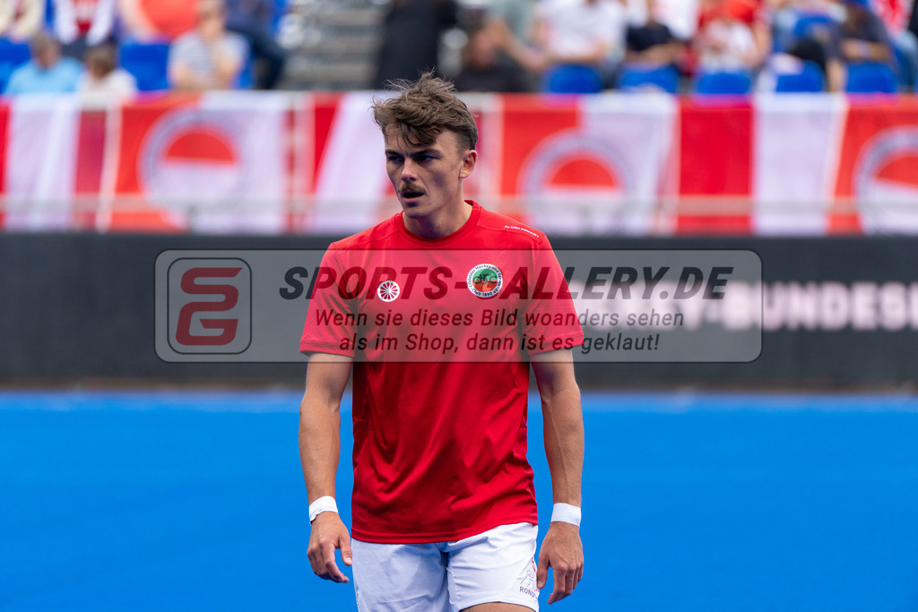 Final4_20250601-1307-HK108442 | Krefeld, Deutschland, 01.06.2025:  Feldhockey Final4 2025 – „Deutsche Feldhockey-Meisterschaften 2025“ Crefelder HTC - Rot-Weiss Köln (Finale Herren) im Gerd-Wellen-Hockeyanlage am 01.06.2025 in Krefeld, Deutschland. (Foto von Kramhöller/Fehrmann/Kaste)Krefeld, Germany, 01.06.2025: Feldhockey Final4 2025 – „Deutsche Feldhockey-Meisterschaften 2025“ Harvestehuder HTC - Düsseldorfer HC (Finale Damen) in Gerd-Wellen-Hockeyanlage at 01.06.2025 in Krefeld, Deutschland. (Foto from Kramhöller/Fehrmann/Kaste)