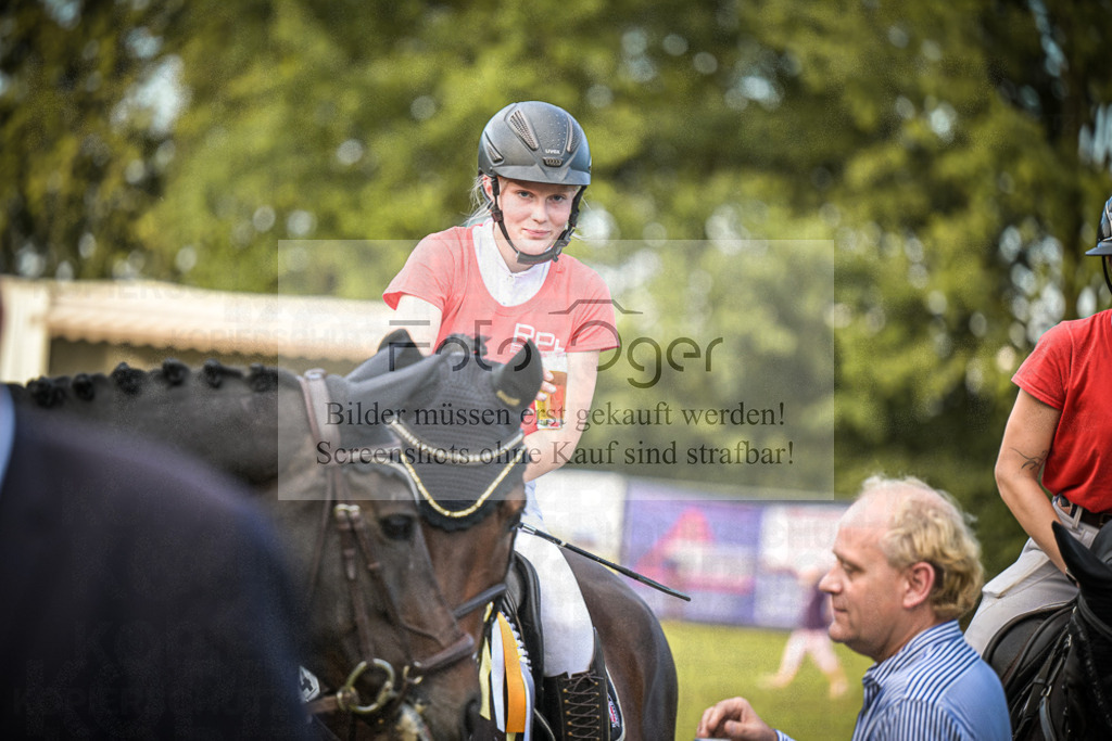 DOS_0115 | Entdecke hochwertige Reitturnierfotos von Foto Oger. Professionell, emotional und authentisch – jetzt Lieblingsmomente im Shop bestellen.Deutschlandweite Turnierfotografie. - Realisiert mit Pictrs.com