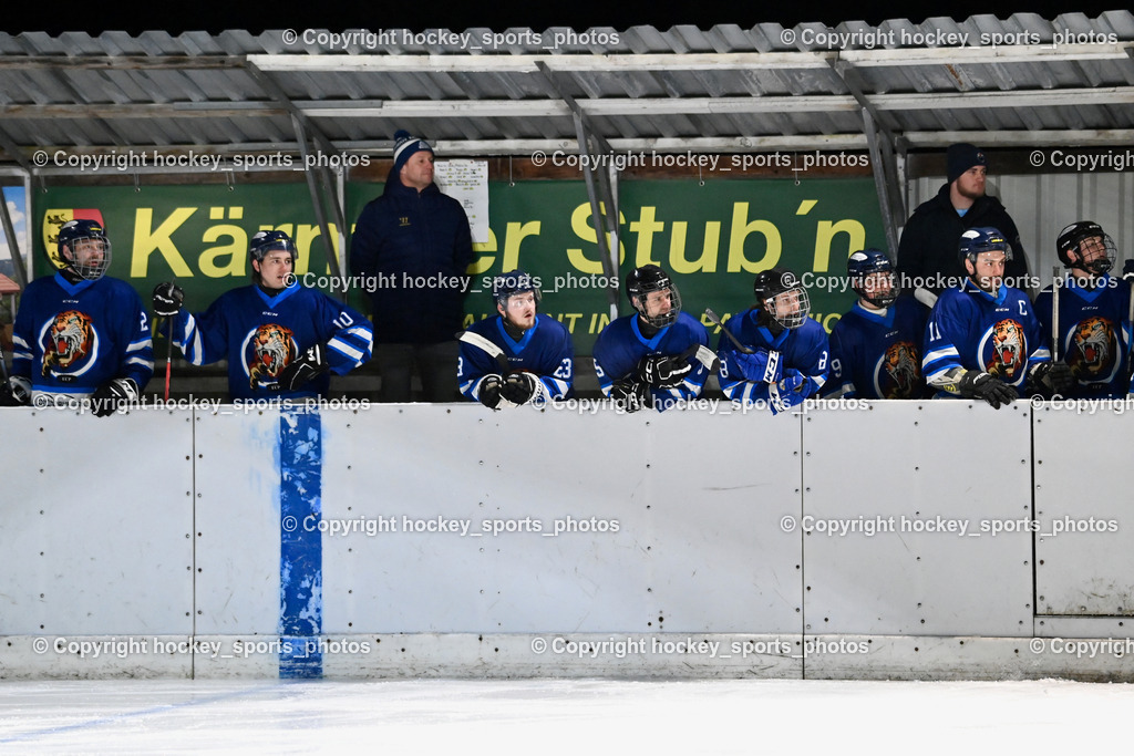 EC Tigers Paternion vs. EC Feld am See Ledenitzen | Spielerbank EC Tigers Paternion, #2 Pranjic Marko EC Tigers Paternion, #10 Ortner Philipp EC Tigers Paternion, #23 Wolf Marlon EC Tigers Paternion, Headcoach EC Tigers Paternion Hannes Schellander, EC Tigers Paternion vs. EC Feld am See Ledenitzen, EC Tigers Paternion vs. EC Feld am See Ledenitzen am 19.01.2025 in Villach (Eisplatz Paternion), Austria, (Photo by Bernd Stefan)