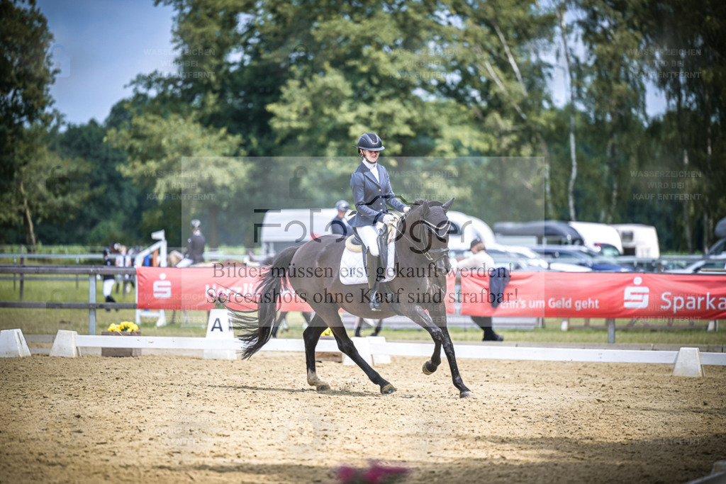 DOS_5958 | Entdecke hochwertige Reitturnierfotos von Foto Oger. Professionell, emotional und authentisch – jetzt Lieblingsmomente im Shop bestellen. - Realisiert mit Pictrs.com