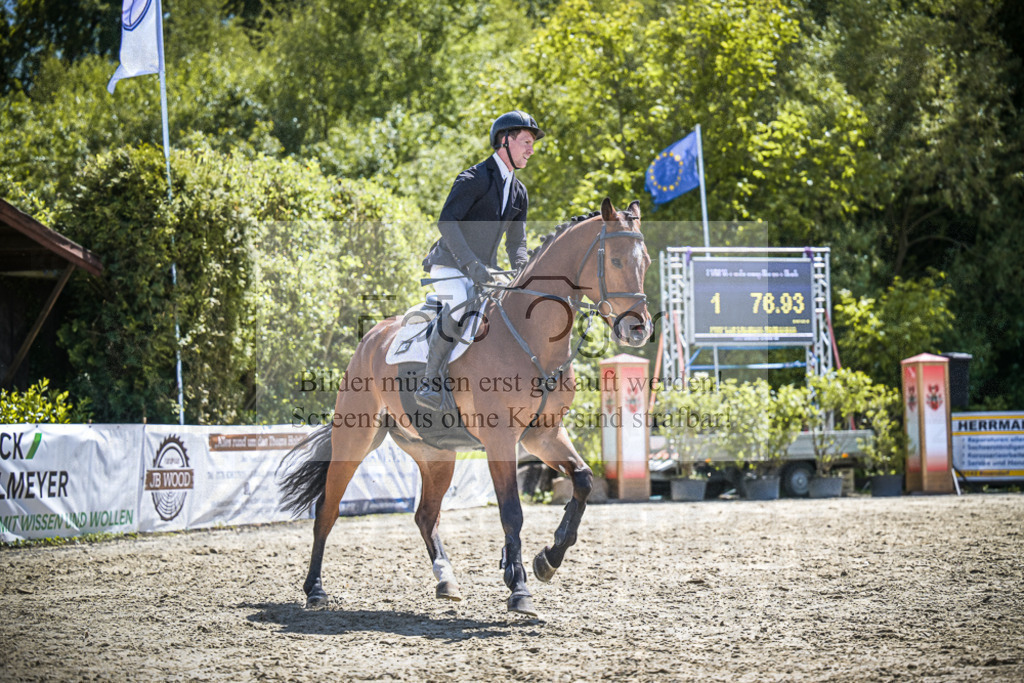 DOS_5510 | Entdecke hochwertige Reitturnierfotos von Foto Oger. Professionell, emotional und authentisch – jetzt Lieblingsmomente im Shop bestellen.Deutschlandweite Turnierfotografie. - Realisiert mit Pictrs.com