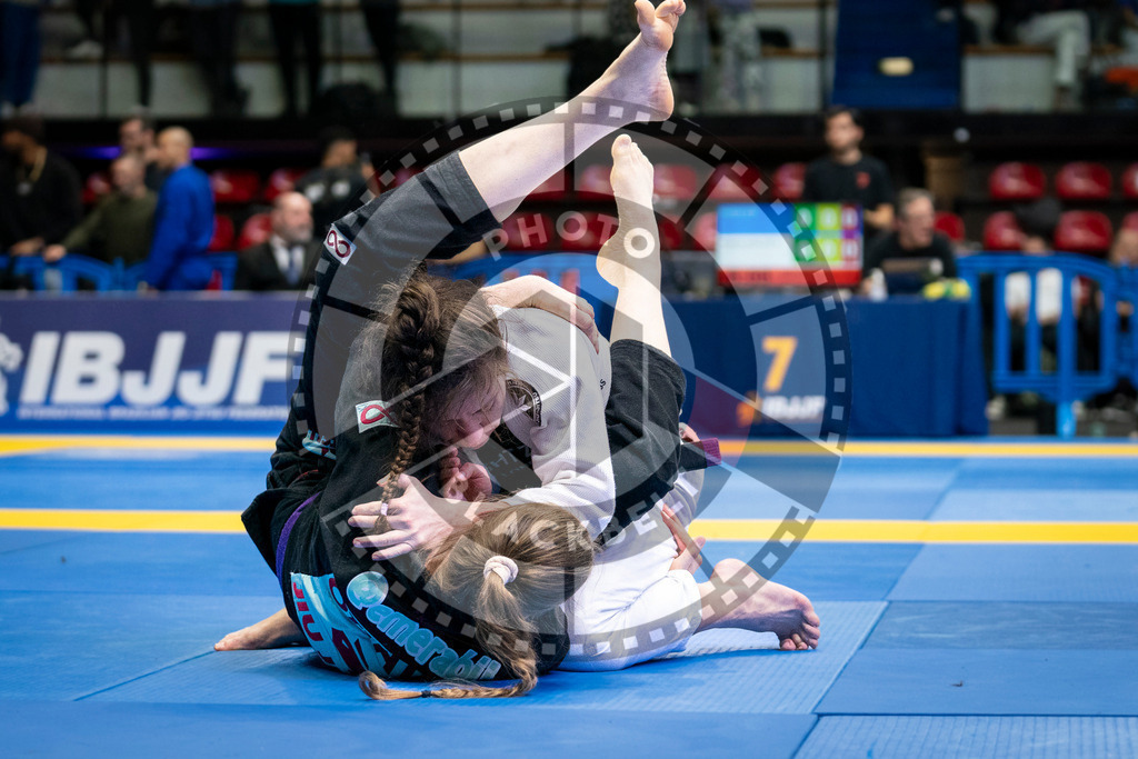 20240125PBB01362 | Fighters compete during the sixth day of the Brazilian Jiu-jitsu European Championship of the IBJJF in Paris, France, on January 25, 2024.