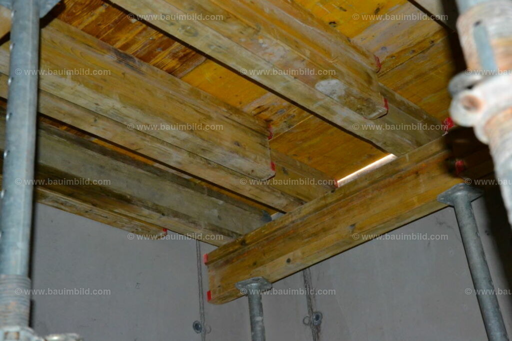 bib-lg04-betonarbeiten-0267 | Nach LV-Leistungsgruppen sortierte Detailfotos über den Bau eines Hauses. Alle Hausbau-Bilder direkt vom Urheber und Autor der Website Haus-Selber-Bauen.com